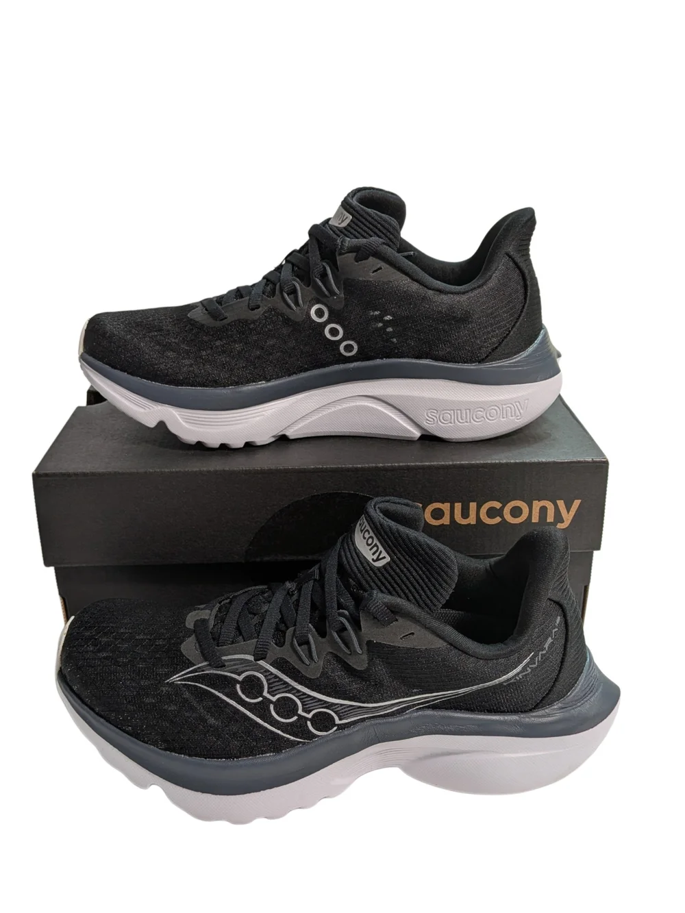 Saucony Kinvara 16 Women's Size 6 Black White Running Shoes S11020-200